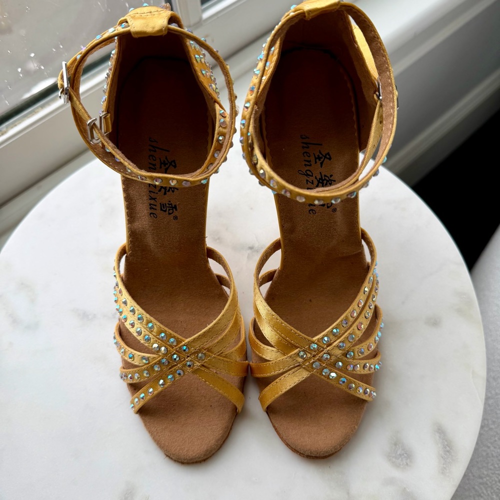 New Women's Gold Strappy Rhinestone Ballroon Dance Heels, Size 6 - Picture 2 of 3